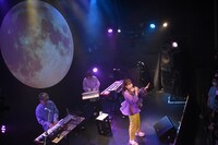 「MONARI WAKITA 6th Anniversary Live - SEXENNIAL CELEBRATION! -」の様子。