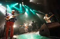 犬式 INUSHIKI（撮影：MAYUMI）