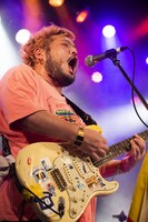 アサノケンジ（Vo, G / TENDOUJI）（撮影：MAYUMI）