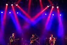 犬式 INUSHIKI（撮影：MAYUMI）