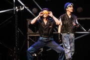 明るい西洸人と笑顔の高塚大夢。(c)LAPONE ENTERTAINMENT