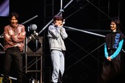 渾身のぶりっこを披露する後藤威尊。(c)LAPONE ENTERTAINMENT