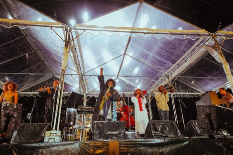 カマシ・ワシントンのステージの様子。 (c)ODD BRICK
All Copyrights Reserved.