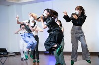 「仮契約のシンデレラ」を歌うエビ中。