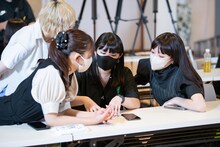 候補生について語り合うエビ中メンバー。