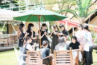 エビ中メンバーとのひとときを楽しむ候補生。