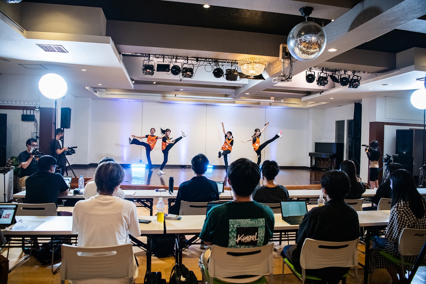 最後の実技試験に挑むチームおかゆ （カノリ、カレン、ユウカ、ユナ）。