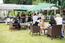 エビ中メンバーとのひとときを楽しむ候補生。