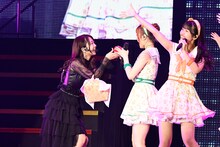 古畑奈和（左端）