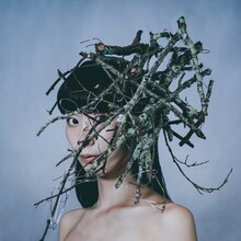 鎌野愛「HUMAN」ジャケット