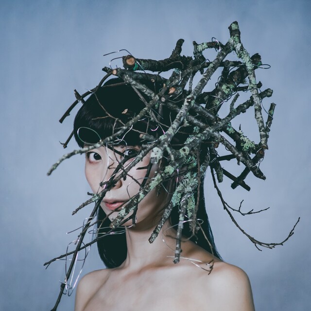 鎌野愛「HUMAN」ジャケット