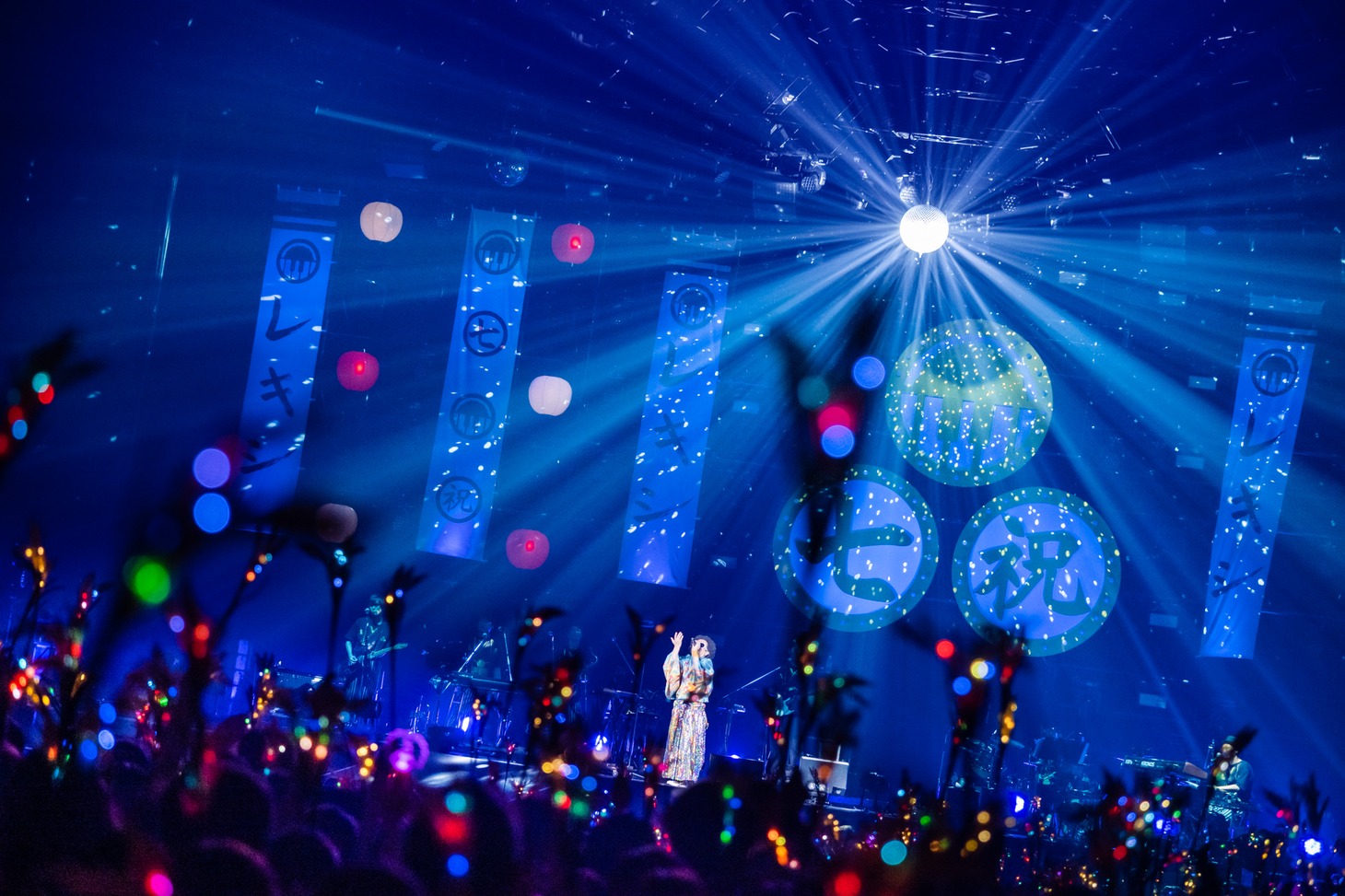 「レキシアリーナツアー2022 レキシの七つのお祝いに」の様子。（撮影：聖徳太郎［田中聖太郎］）