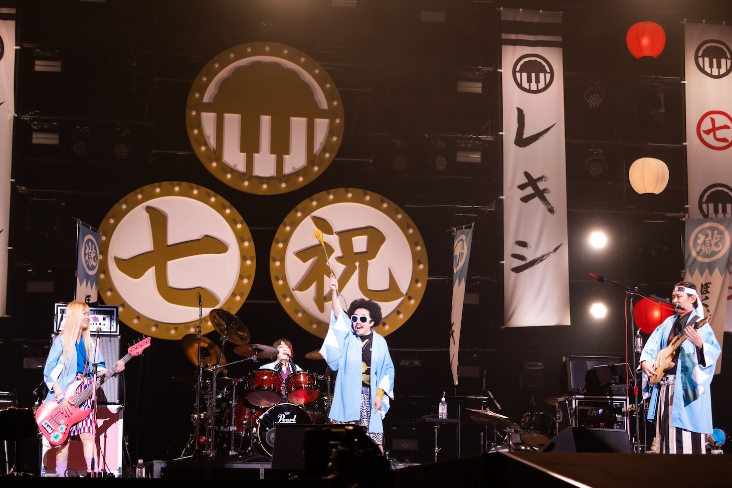 レキシとぼく、獄門くん（打首獄門同好会）。（撮影：聖徳太郎［田中聖太郎］）