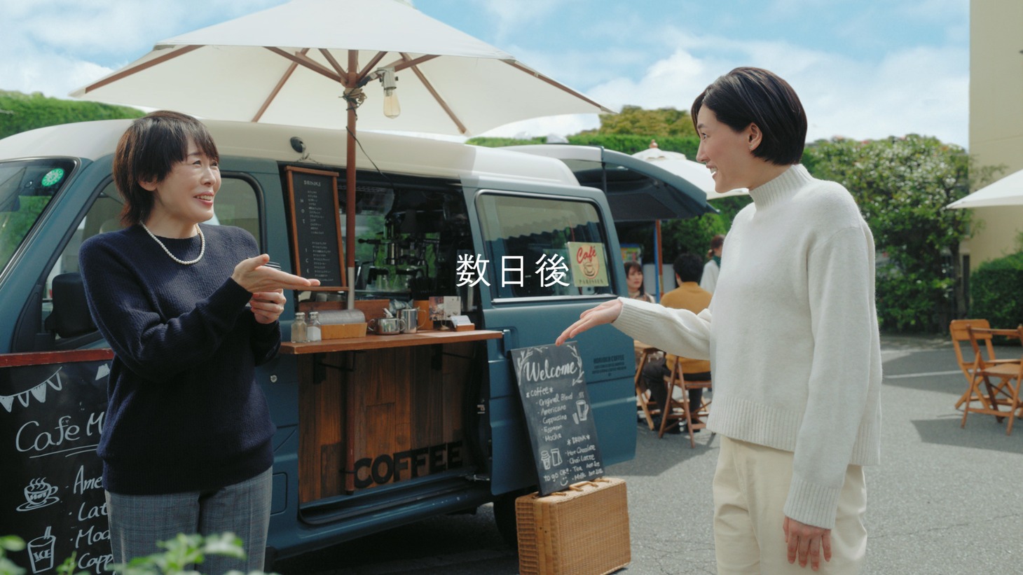 ユニクロの新CM「スフレヤーンニット“試着してみたら“」編より。