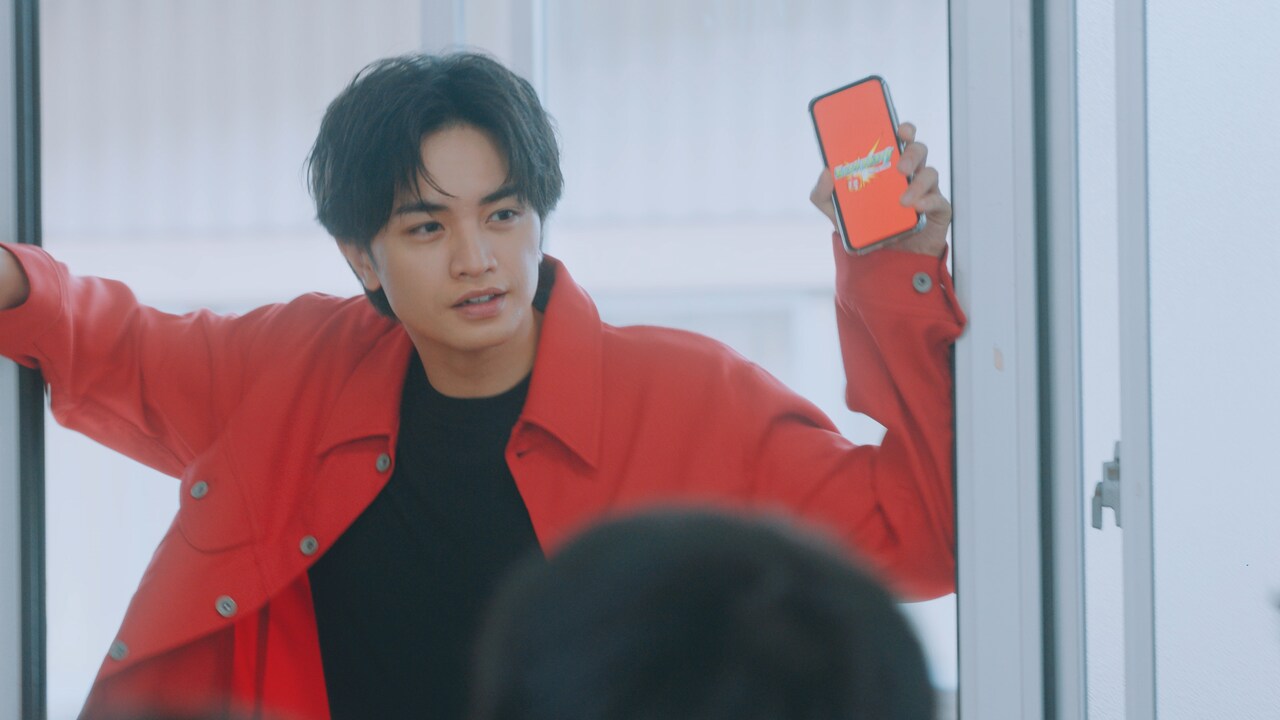 中島健人、「モンスト」新CM撮影現場で粗品とハイタッチ「ついに念願の同時撮影ができましたね」