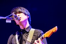 斎藤宏介（Vo, G）（Photo by Viola Kam［V'z Twinkle］）