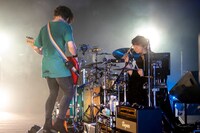 左から、田淵智也（B）鈴木貴雄（Dr）。（Photo by Viola Kam［V'z Twinkle］）