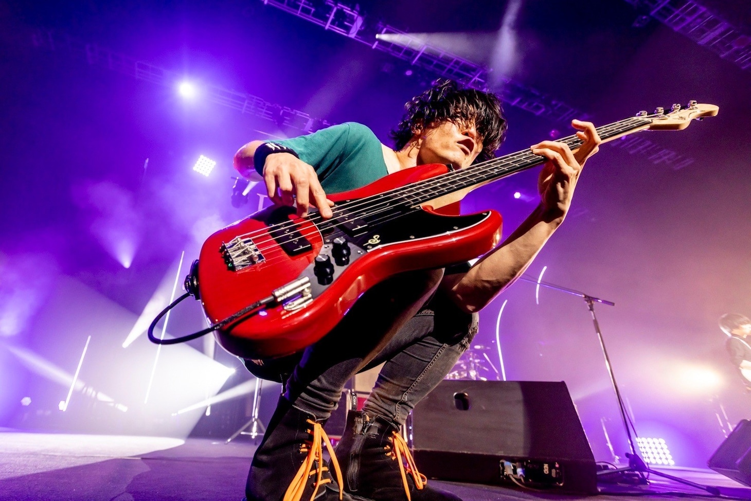 田淵智也（B）（Photo by Viola Kam［V'z Twinkle］）