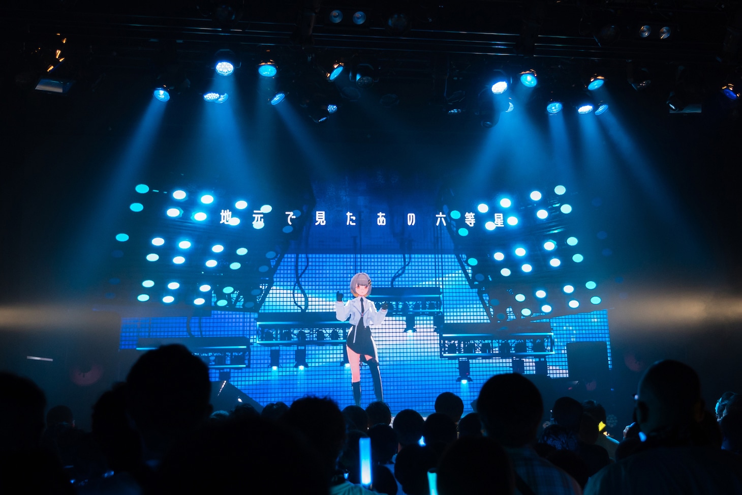 「HACHI 2nd ONE MAN LIVE『Midnight blue』」の様子。