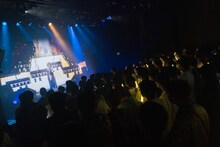 「HACHI 2nd ONE MAN LIVE『Midnight blue』」の様子。