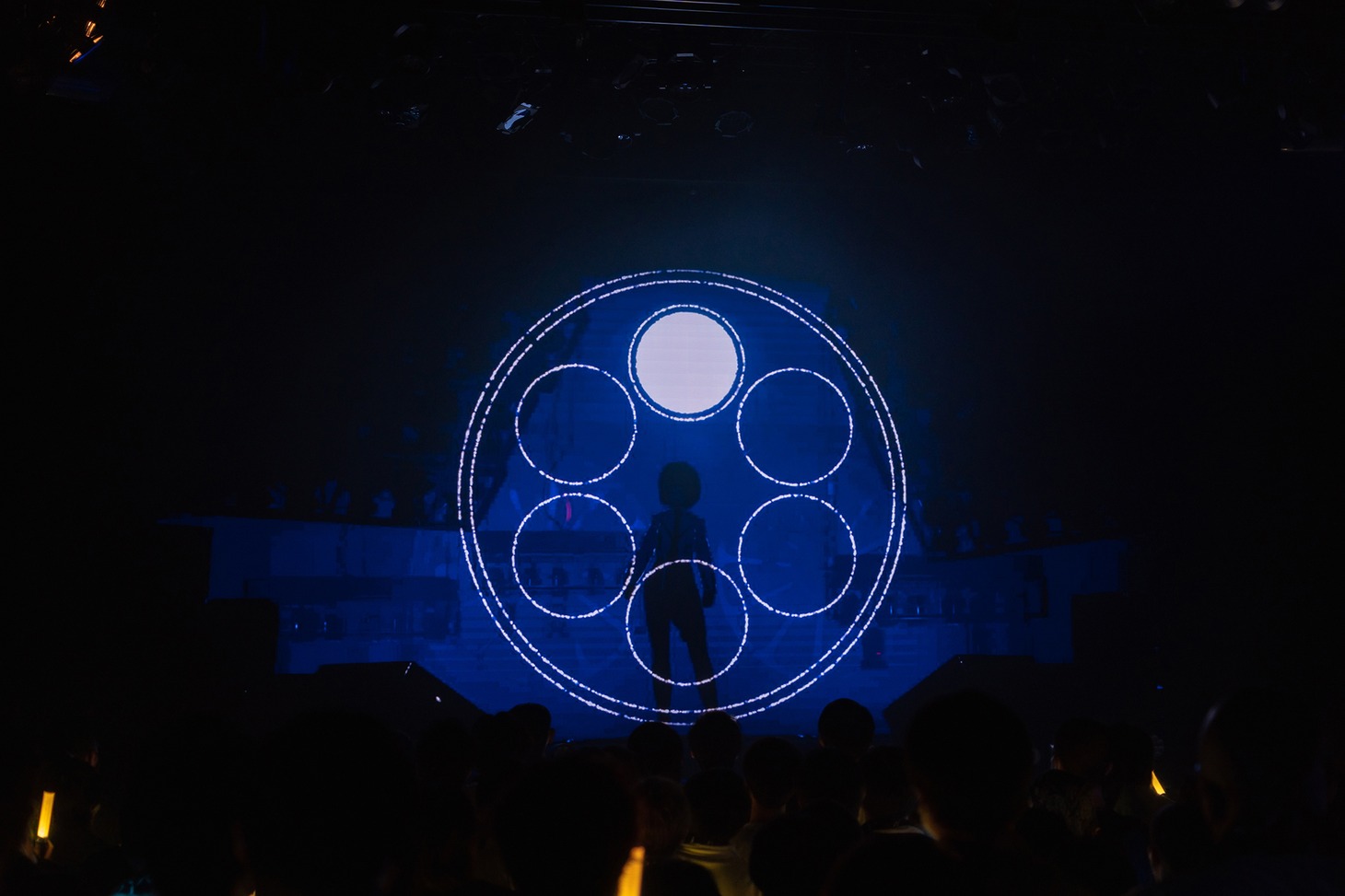 「HACHI 2nd ONE MAN LIVE『Midnight blue』」の様子。