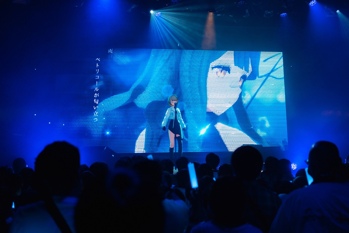 「HACHI 2nd ONE MAN LIVE『Midnight blue』」の様子。