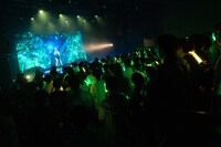 「HACHI 2nd ONE MAN LIVE『Midnight blue』」の様子。