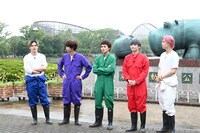 超特急のオリジナルメンバー。左からカイ、リョウガ、タクヤ、ユーキ、タカシ。