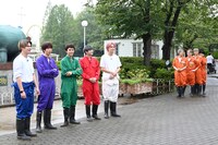 オリジナルメンバー（手前）と新メンバー（奥）。