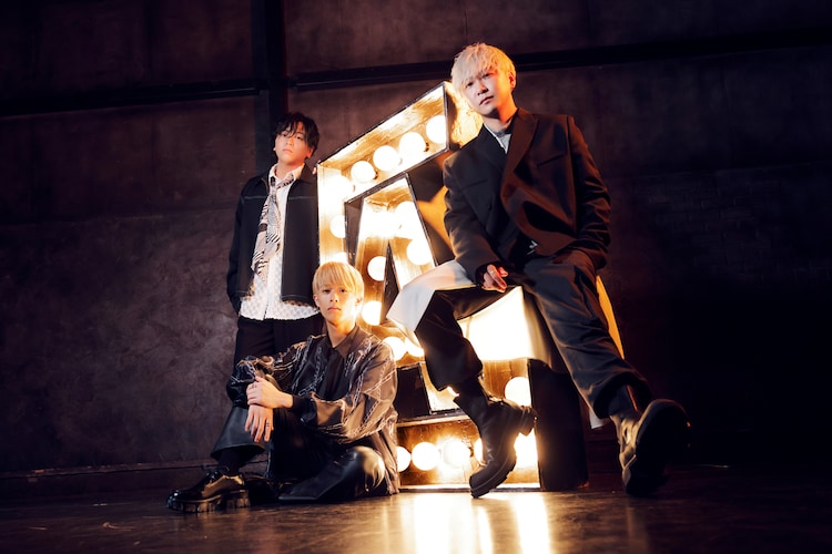 All At Onceによる 名探偵コナン 新ed曲 シルエットの正体はda Ice大野雄大 コメントあり 音楽ナタリー All At Onceによる 名探偵コナン 新ed曲 シルエットの正体はda Ice大野雄大 コメントあり 音楽ナタリー