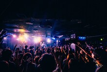 「リアクション ザ ブッタ FREE ONEMAN LIVE ～快進行脚～」の様子。