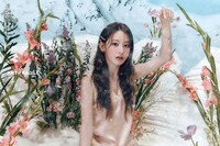 「FROZEN AQUAMARINE」コンセプトのSAKURA。 (P)&(C) SOURCE MUSIC