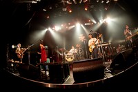 ネクライトーキーと日本松のセッションの様子。（撮影：キムラユキ）