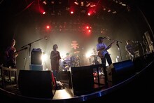 ネクライトーキーと日本松のセッションの様子。（撮影：キムラユキ）