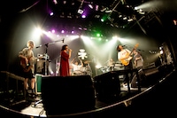 ネクライトーキーと日本松のセッションの様子。（撮影：キムラユキ）