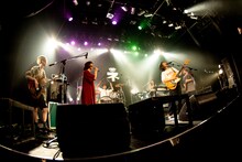 ネクライトーキーと日本松のセッションの様子。（撮影：キムラユキ）