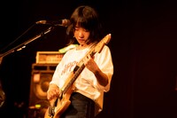 もっさ（Vo, G）（撮影：キムラユキ）