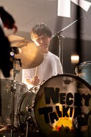 カズマ・タケイ（Dr）（撮影：キムラユキ）