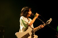 もっさ（Vo, G）（撮影：キムラユキ）