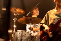 カズマ・タケイ（Dr）（撮影：キムラユキ）