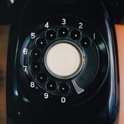 くるり「八月は僕の名前」ミュージックビデオの場面カット。