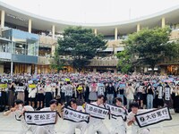 10月1日に神奈川・ららぽーと横浜 野外ステージで行われたフリーライブの様子。