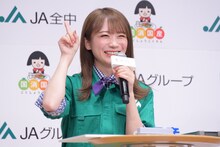 お米のキャッチフレーズを披露する秋元真夏。