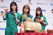 左から山下美月、秋元真夏、与田祐希。