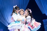 抱き合うリルネード。