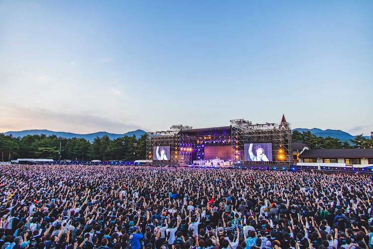 Bish史上最大の野外ワンマン Bish Out Of The Blue に2万人動員 ライブレポート 写真9枚 アフタームービーあり 音楽ナタリー