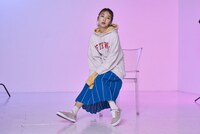 「PUPPY FLOWER」を着用する重留真波。