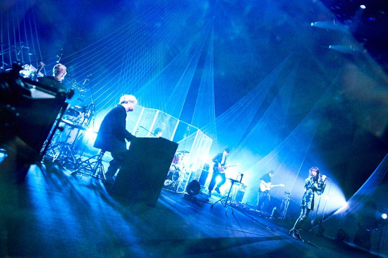 「adieu TOUR 2022 -coucou-」東京公演の様子。（撮影：小林光大）