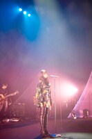 「adieu TOUR 2022 -coucou-」東京公演の様子。（撮影：小林光大）