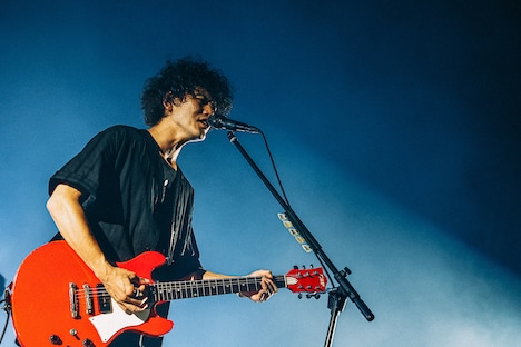 菅原卓郎（Vo, G）（撮影：西槇太一）